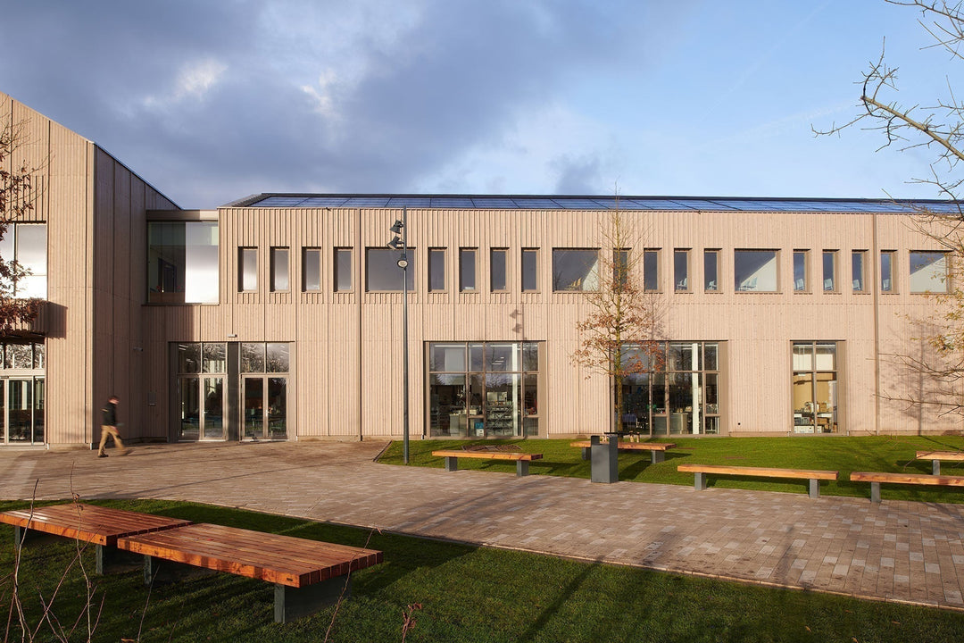 Buitenruimte Kompaan College - GroundLevel straatmeubilair