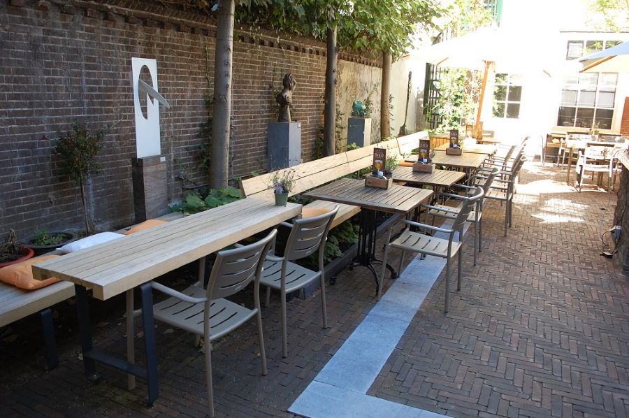 Fraaie binnentuin Den Haag - GroundLevel straatmeubilair