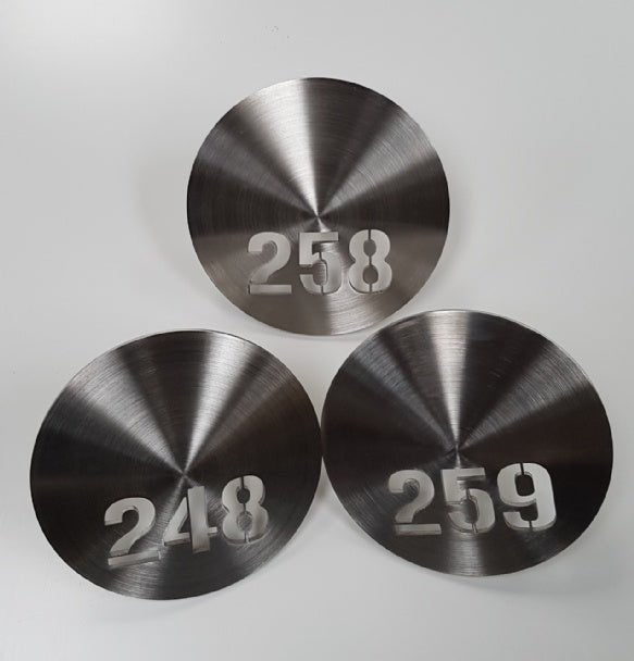 Wegdeknagels met tekst, logo en/of kleur - GroundLevel straatmeubilair