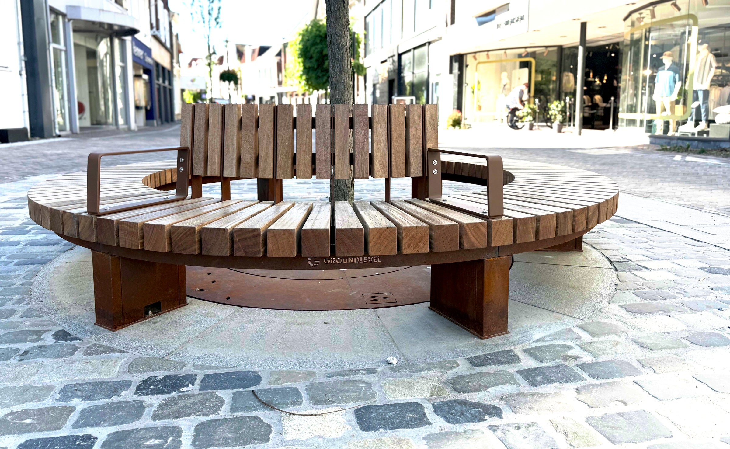 BRUUT banken - GroundLevel straatmeubilair