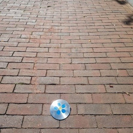 Route - hulp mensen met dementie - Wegdeknagels & markeernagels - GroundLevel straatmeubilair - GroundLevel