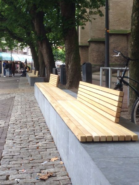 Grote kerkplein Zwolle - GroundLevel straatmeubilair