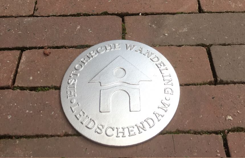 Wegdeknagel 'Historische wandeling Leidschendam - GroundLevel straatmeubilair