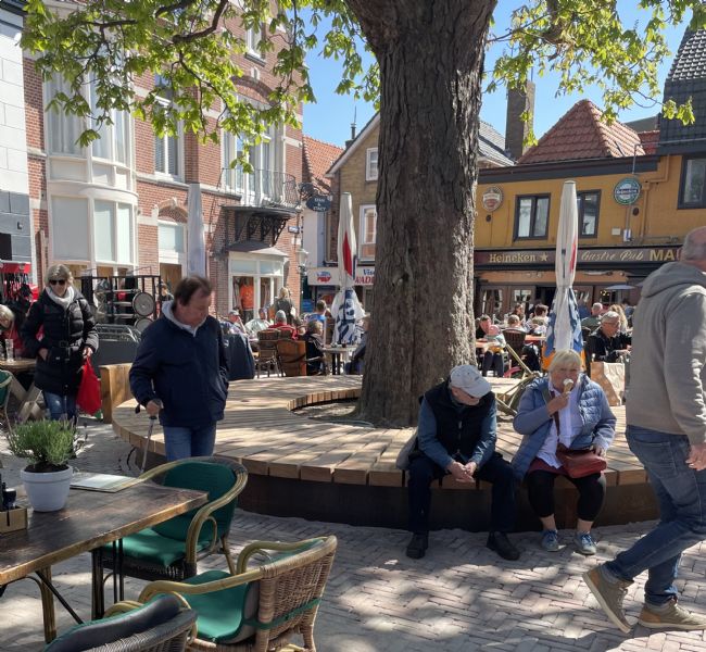 Zwaarste boombank NL staat op Texel - GroundLevel straatmeubilair