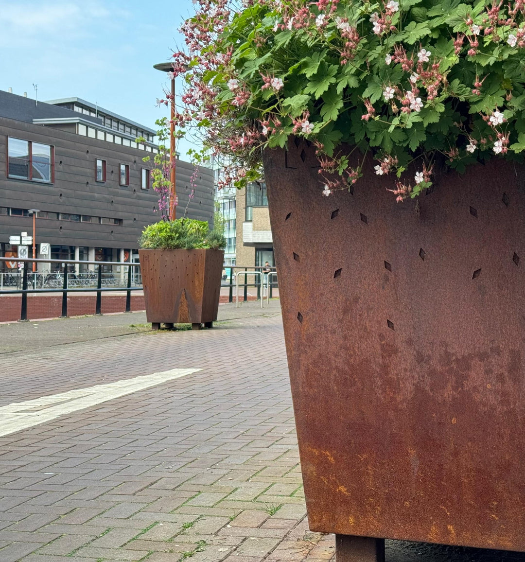 Plantenbakken & meer - GroundLevel straatmeubilair