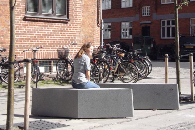 Juanola - Afbakening - GroundLevel straatmeubilair - Escofet