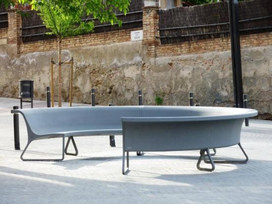 CONCRET - Banken met rugleuning - GroundLevel straatmeubilair - Escofet