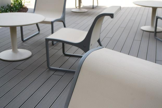 Concret set met tafel - Stoelen en poefs - GroundLevel straatmeubilair - Escofet