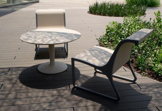 Concret set met tafel - Stoelen en poefs - GroundLevel straatmeubilair - Escofet