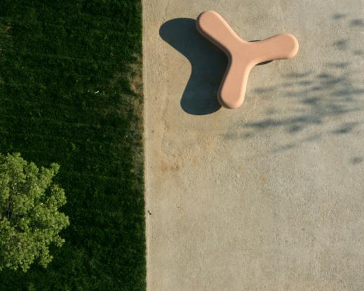 BOOMERANG - Vlakke banken - GroundLevel straatmeubilair - Escofet