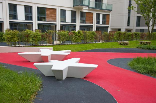 FLOR - Vlakke banken - GroundLevel straatmeubilair - Escofet