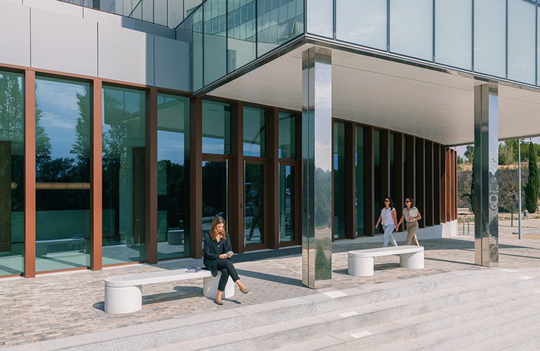 Gen - Vlakke banken - GroundLevel straatmeubilair - Escofet