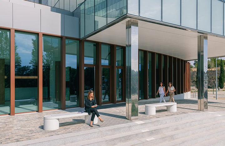 Gen - Vlakke banken - GroundLevel straatmeubilair - Escofet