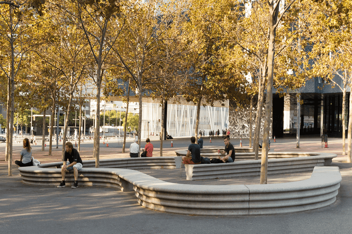 HEBI - Vlakke banken - GroundLevel straatmeubilair - Escofet