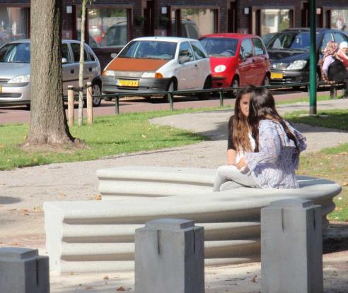 HEBI - Vlakke banken - GroundLevel straatmeubilair - Escofet