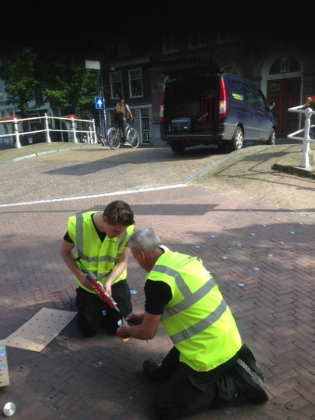 Montage, plaatsing en reparatie - Wegdeknagels & markeernagels - GroundLevel straatmeubilair - GroundLevel