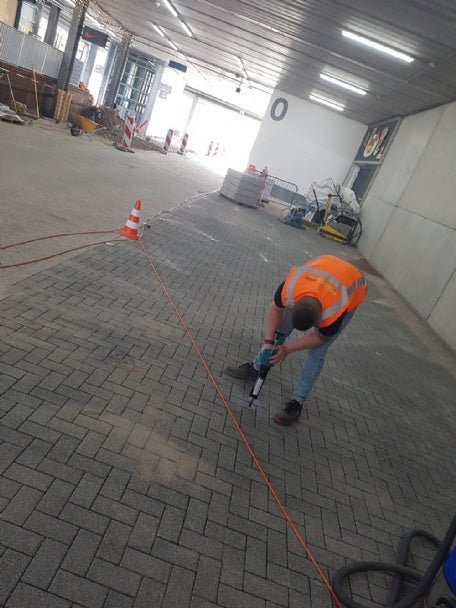 Montage, plaatsing en reparatie - Wegdeknagels & markeernagels - GroundLevel straatmeubilair - GroundLevel